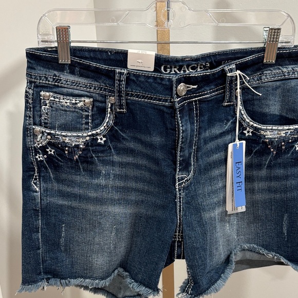 Grace Dark Blue Denim Shorts with Star Details - Picture 4 of 6